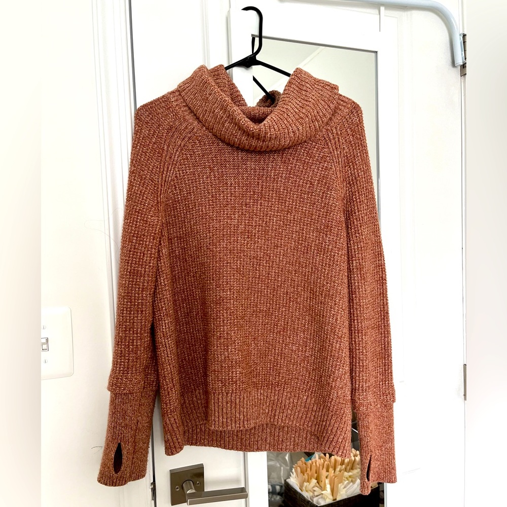 Pullover sweater